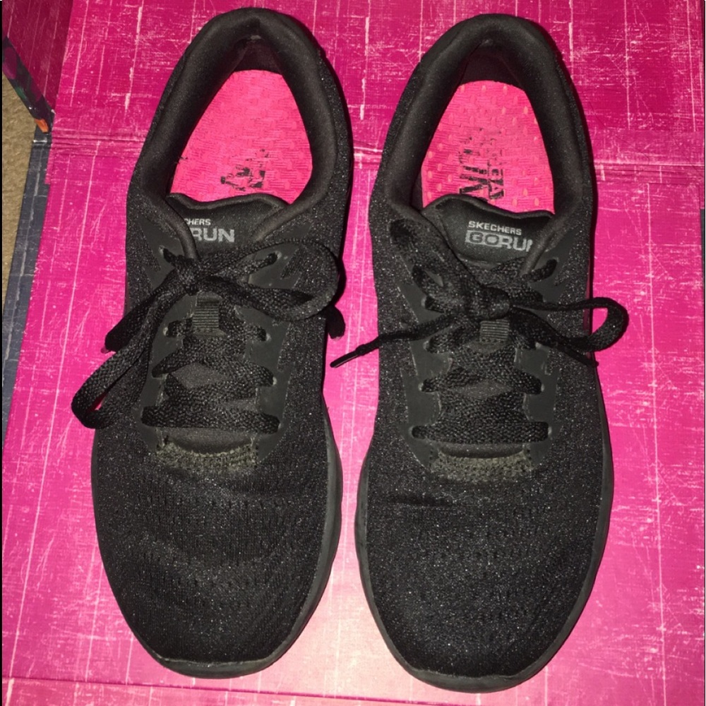 Sketchers GoRun black sneakers